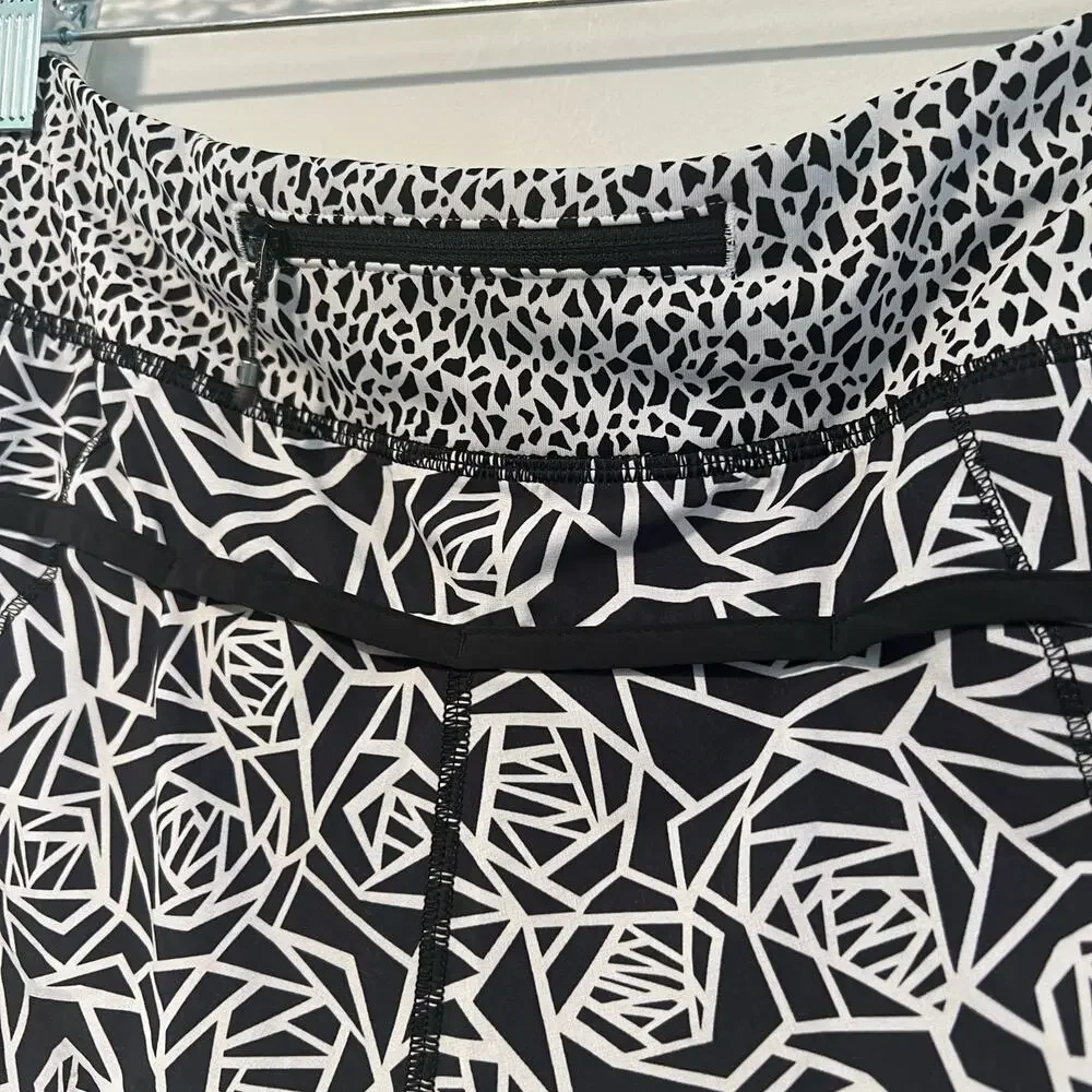 Lululemon run speed shorts, black and white posey / miss mosaic Size 8
